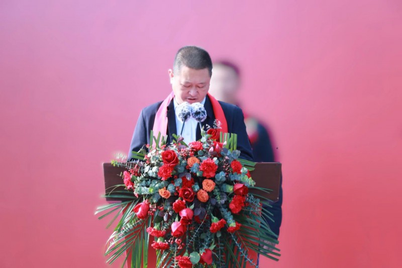 區人大常委會副主任謝興主持儀式