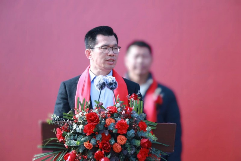 江西富龍皇冠實業有限公司董事長溫世承