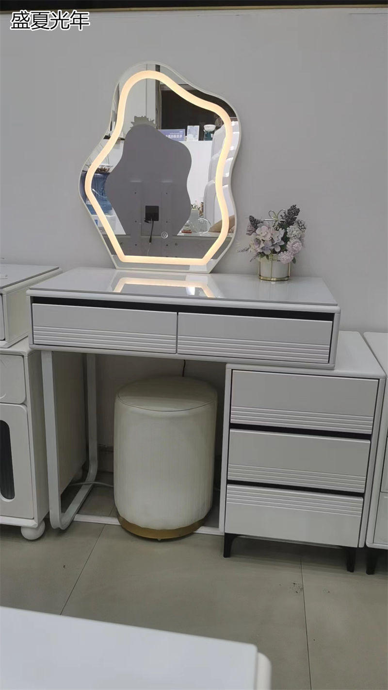 盛夏光年時尚輕奢妝臺