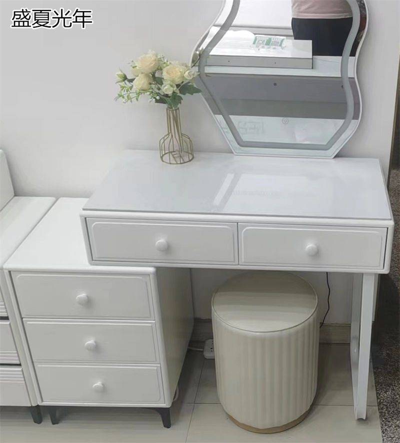 盛夏光年時尚輕奢妝臺