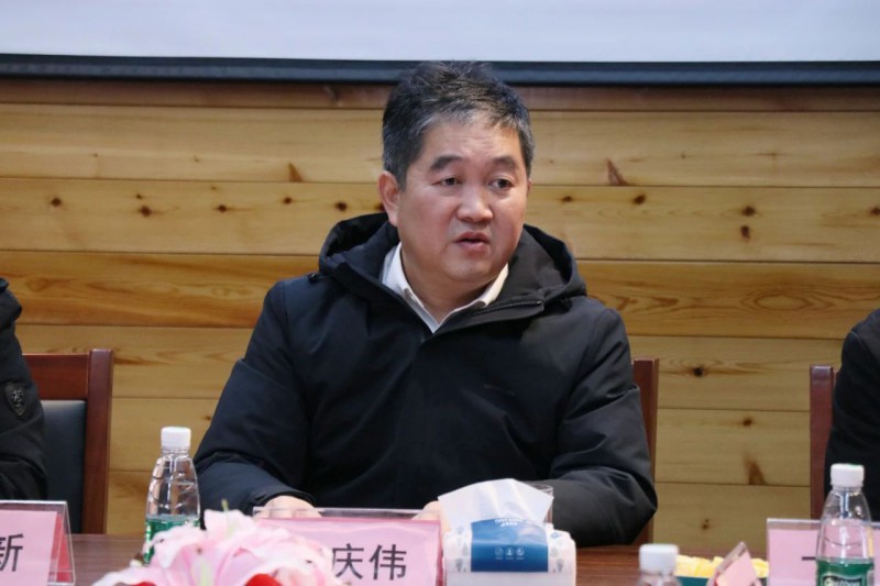 區(qū)家具產(chǎn)業(yè)促進(jìn)局局長(zhǎng)李慶偉