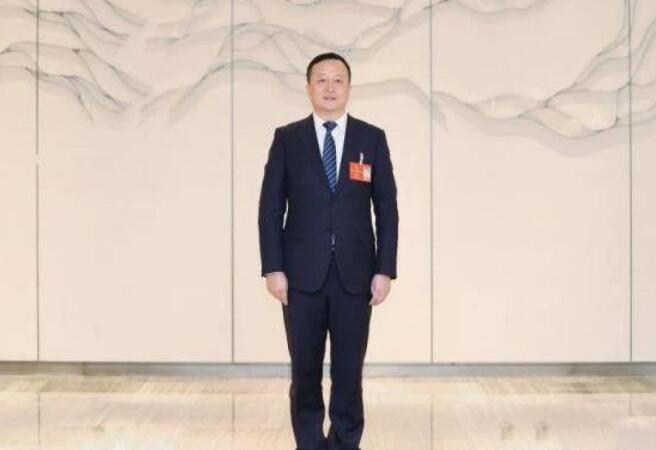 江西省人大代表、贛州市南康區(qū)委副書(shū)記、區(qū)長(zhǎng)李贛興