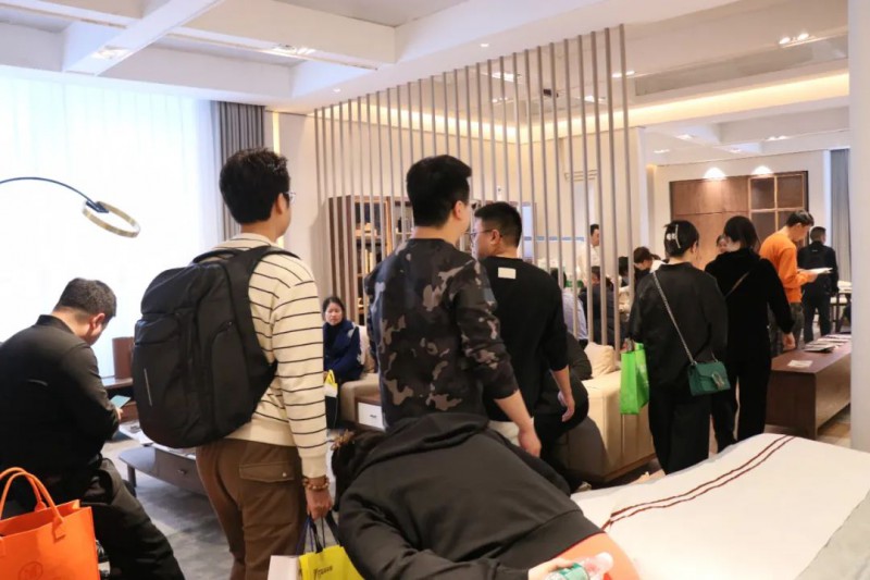 南康家具參展軍團(tuán)狂攬訂單3