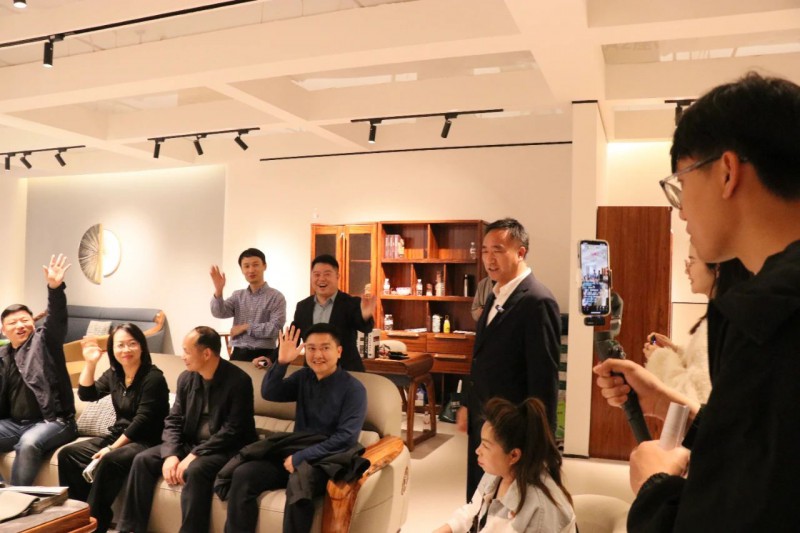 家具新中心專業(yè)直播團(tuán)隊(duì)1