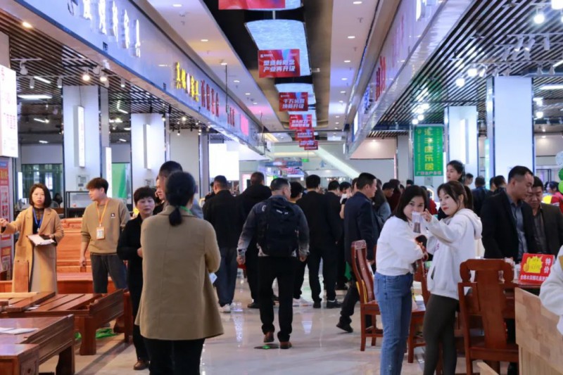 南康各大家具市場人頭攢動1