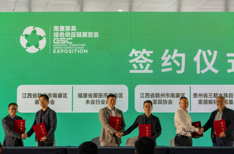 儀式上,參展商代表作了發言