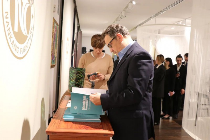 “南康家具館”位于米蘭家具展外展核心地段的展位2